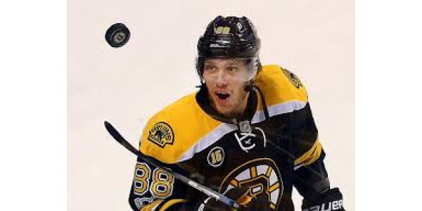 Pastrnak hjælper Boston Bruins med at vinde på overtid